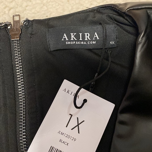 AKIRA Black V-Neck Bodysuit - Picture 5 of 6